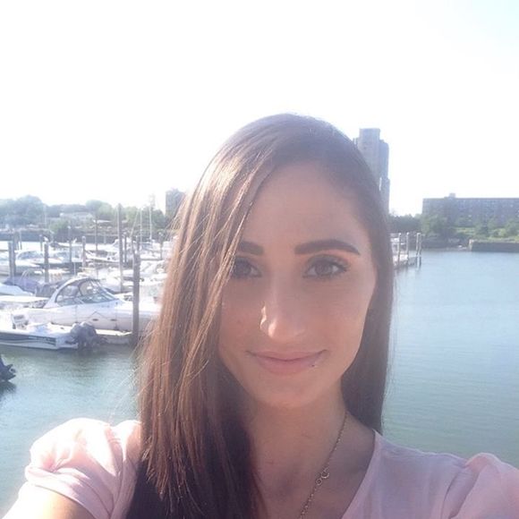 Meet your Posher, Danielle - Picture 1 of 1